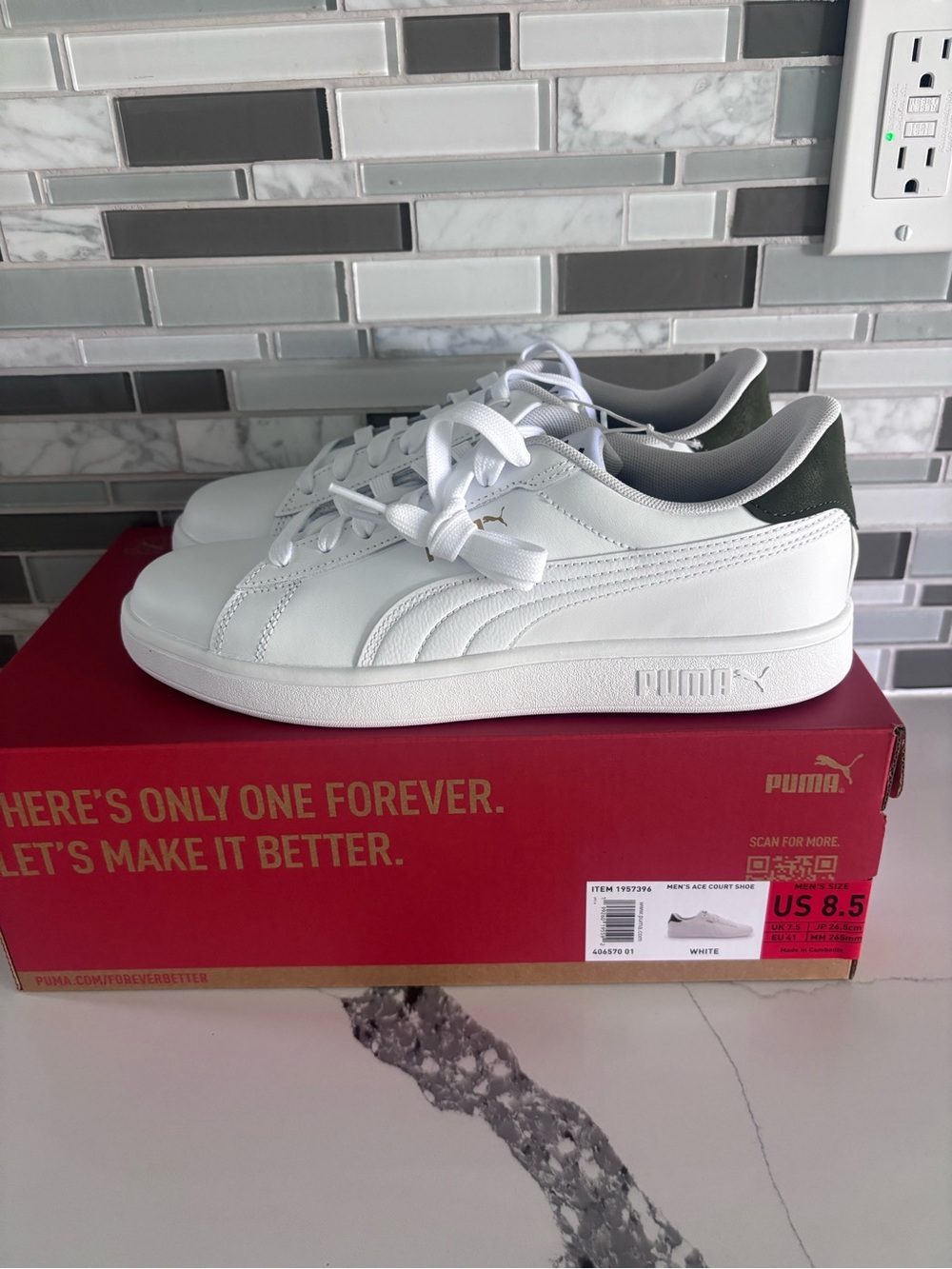 Puma White Leather Sneakers with Green Heel Accent size us 8.5 men’s